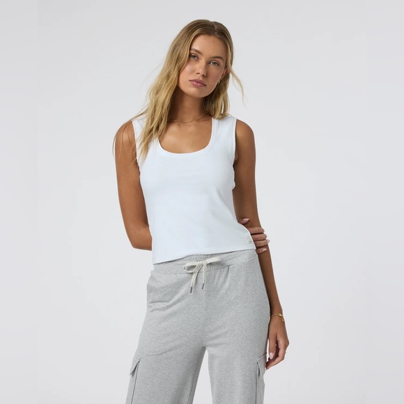 Vuori Halo Essential Scoop Tank - Picture 1 of 10
